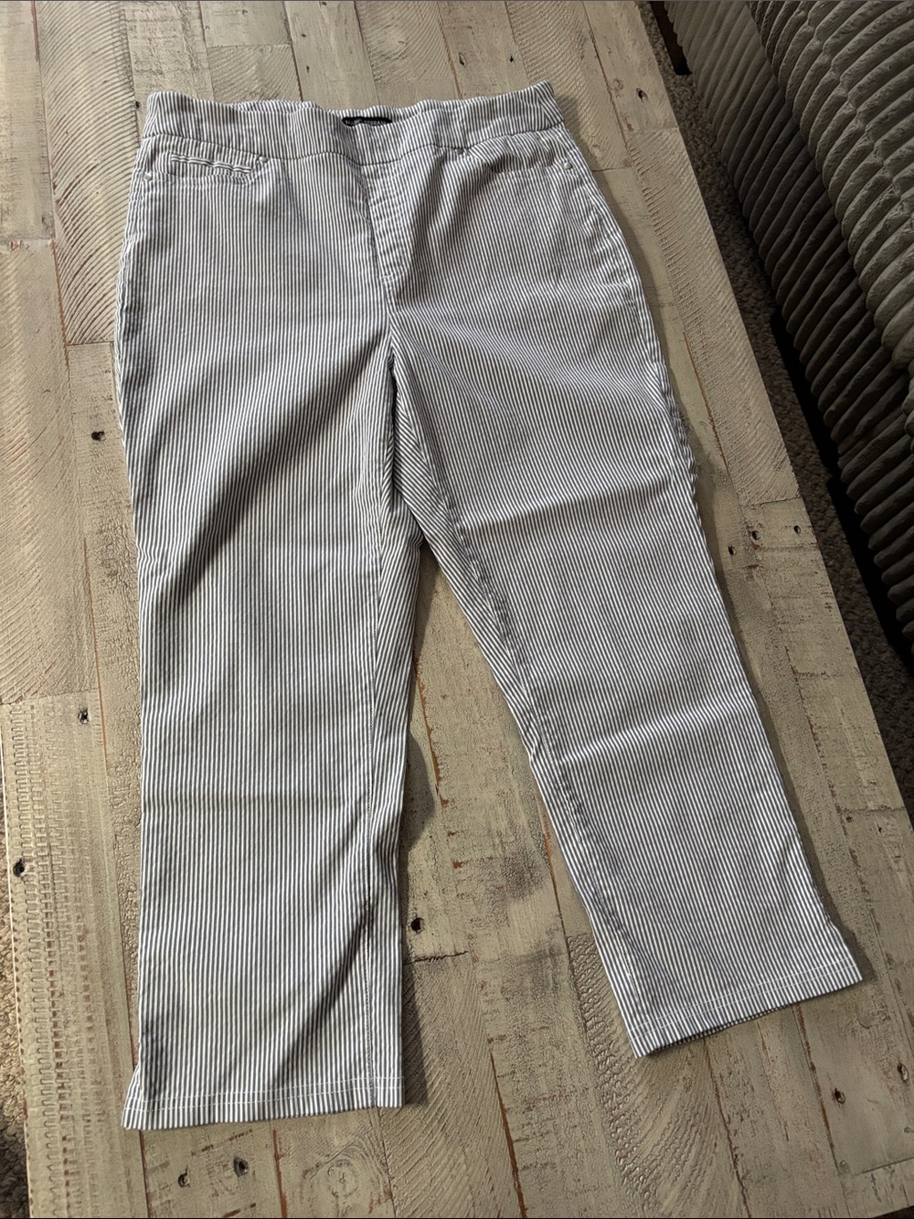 Women’s Mario Serrani White & Navy Pinstripe Capris